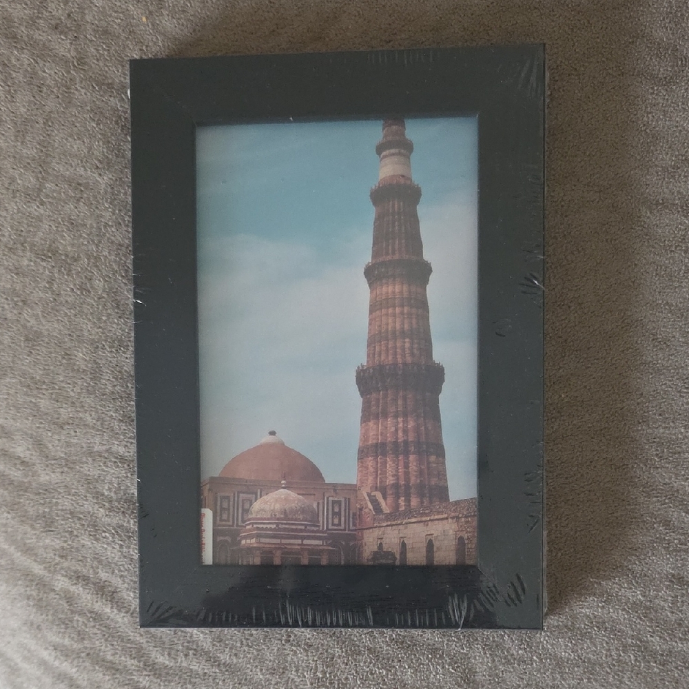 💚5/$20💚Black Photo Frame with Architectural Print